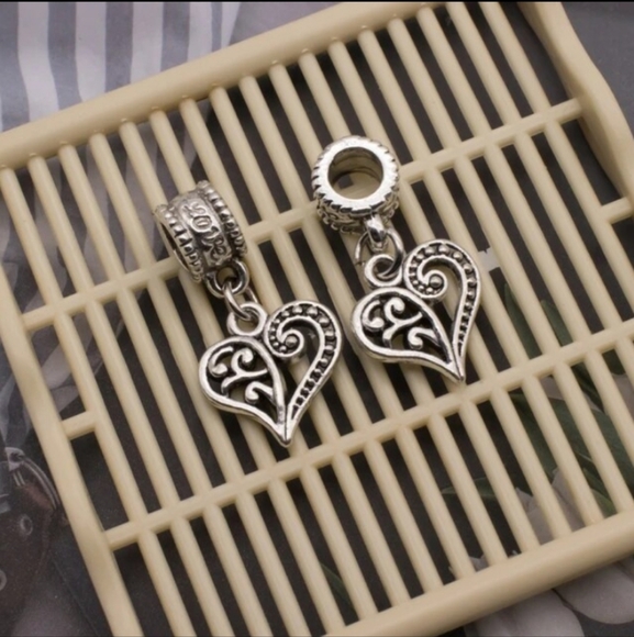 Seahorse and Hearts Necklace - Picture 10 of 11